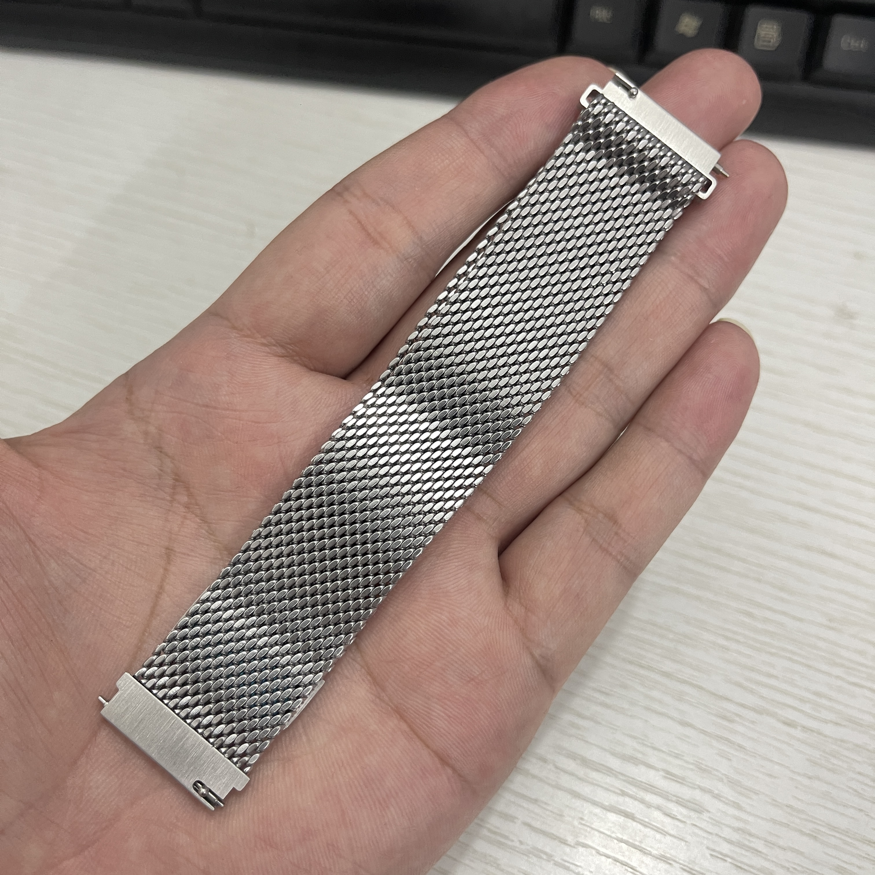 适用22mm华为/小米/三星/苹果iwatch多种型号米兰尼斯磁吸手表带