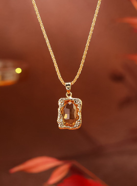 美拉德风水晶吊坠项链高级感时尚百搭精致颈链优雅轻奢高端毛衣链