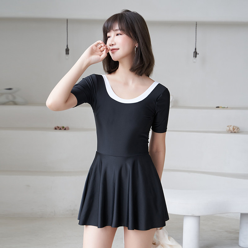 连体泳衣女款2025新款夏季保守显瘦大码遮肚裙式平角游泳馆游泳装