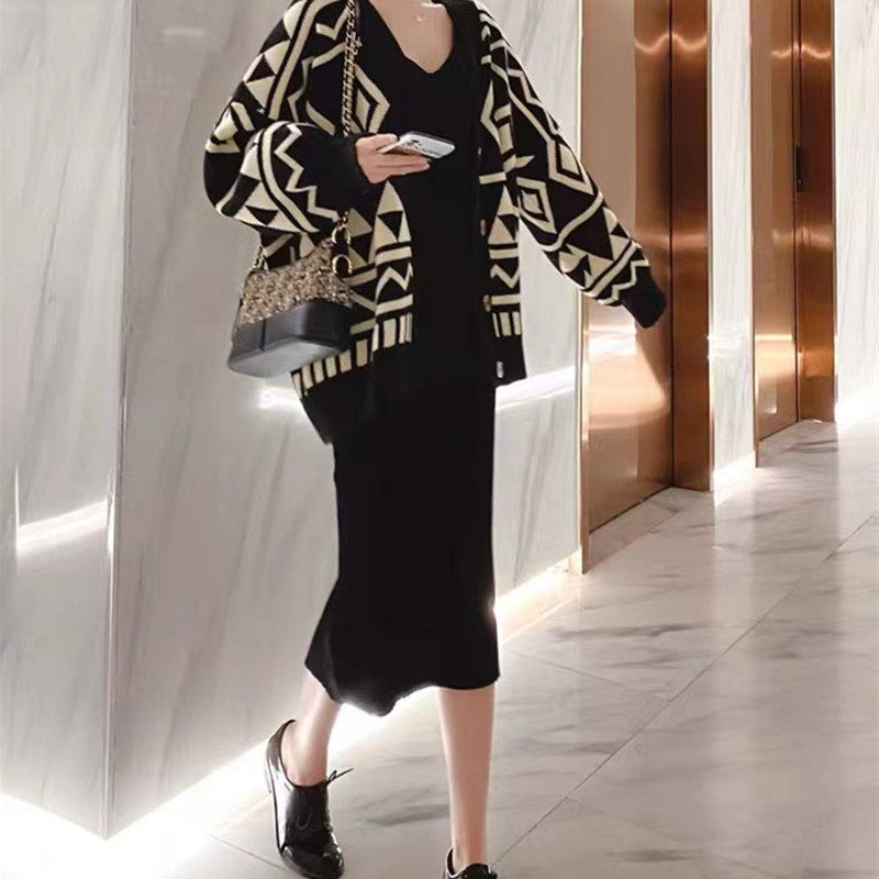 2024 AUTUMN CLOTHES NEW KOREAN VERSION MATERNITY CLOTHES SLIM MIDI DRESSES FOREIGN KNITTED JACKET FEMALE HIPSTER MOM SUIT