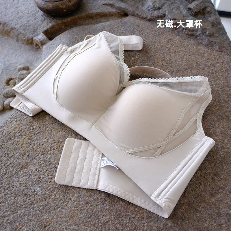 大胸光面极简全罩杯内衣女无磁无钢圈轻薄大胸显小防滑防震CD文胸