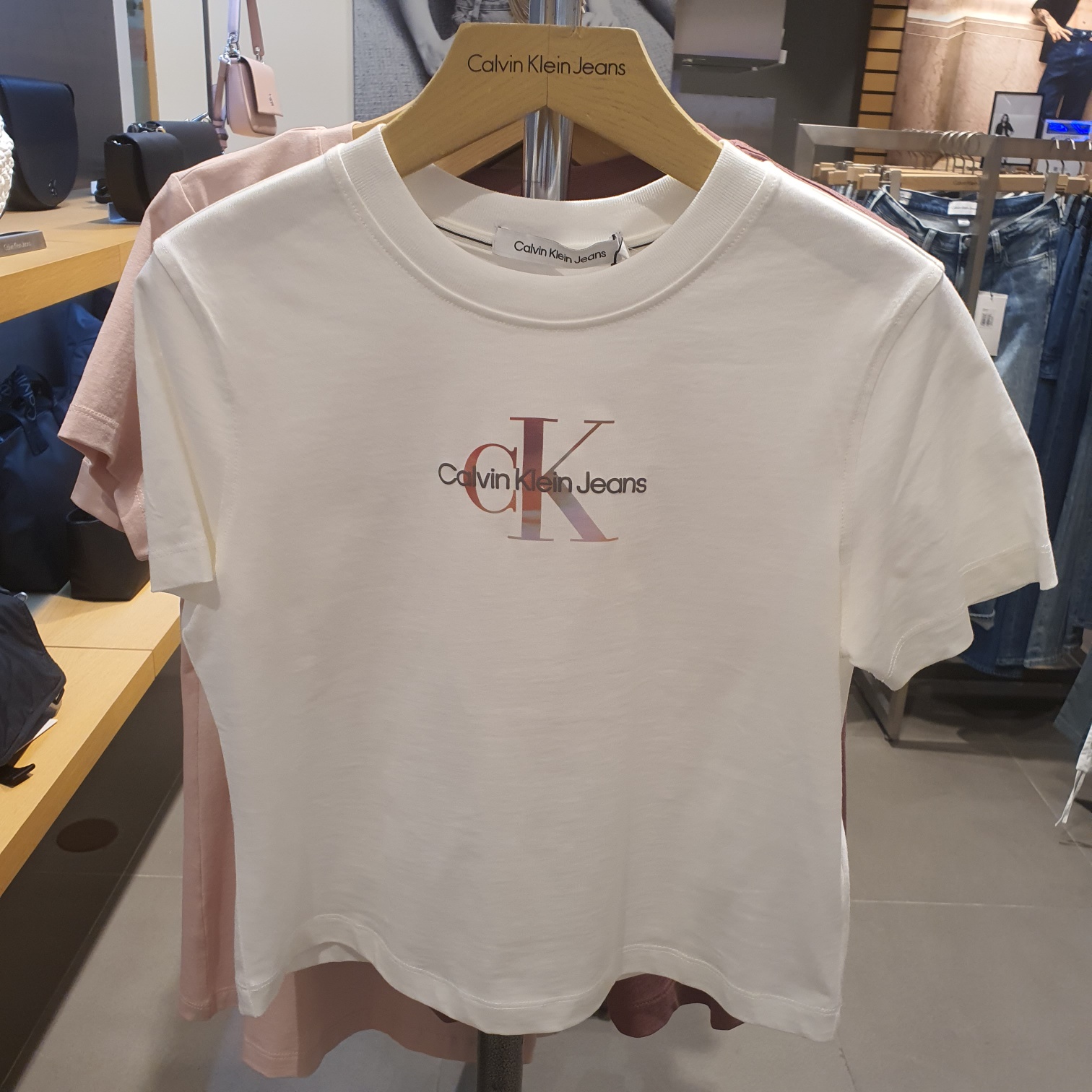 不退不换奥莱CKJEANS 韩国代购 24夏 T恤 J223451(OL) 4F03