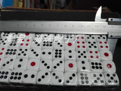 14号骰子红黑蓝点13.5mm