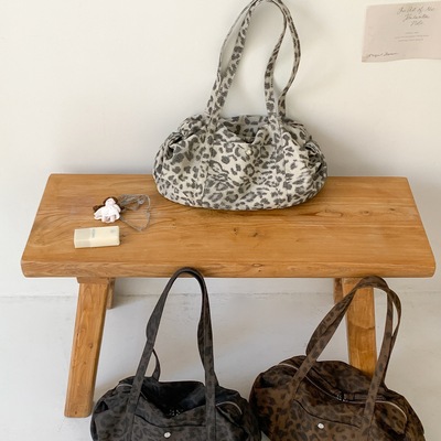 大容量流行豹纹通勤单肩腋下包