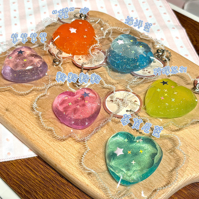 TiKi甜可闪闪爱心捏捏包包挂