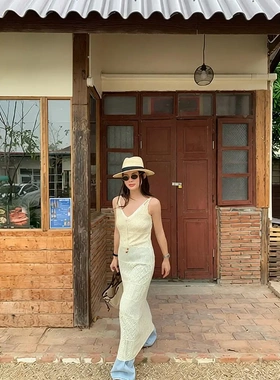 2026年夏季韩国气质镂空蕾丝V领长裙度假风针织吊带连衣裙C8633