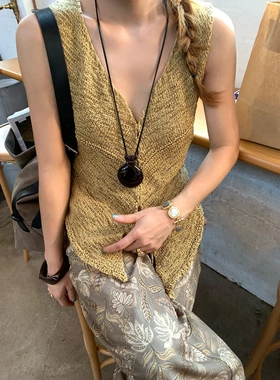 26春老钱风极简气质优雅粗针V领修身上衣短款针织背心C8357