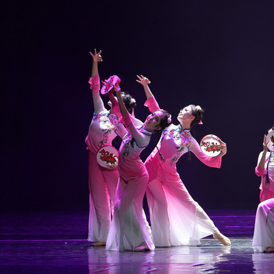 趣说巧鼓粤绣粤美舞蹈服