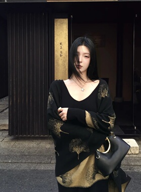 秋冬新款黑色银杏叶披肩女士保暖加厚长方形围巾民族风百搭外搭