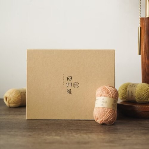 手工钩针编织中粗牛奶棉毛线团