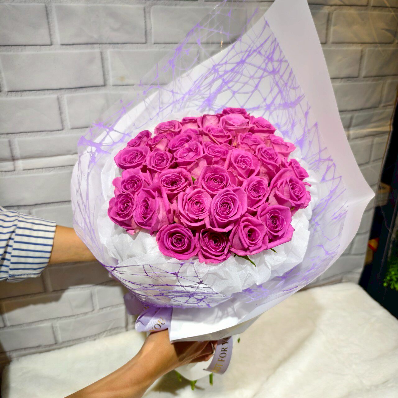 台湾鲜花店同城速递台北高雄台南台中送花七夕情人玫瑰玉金香花束