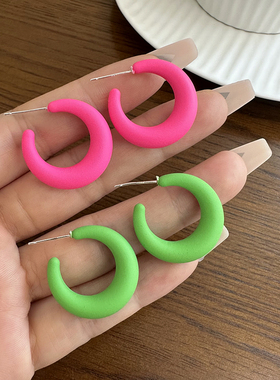 S925银针韩版气质简约百搭小巧C形耳圈少女感玫红绿色圆圈耳环