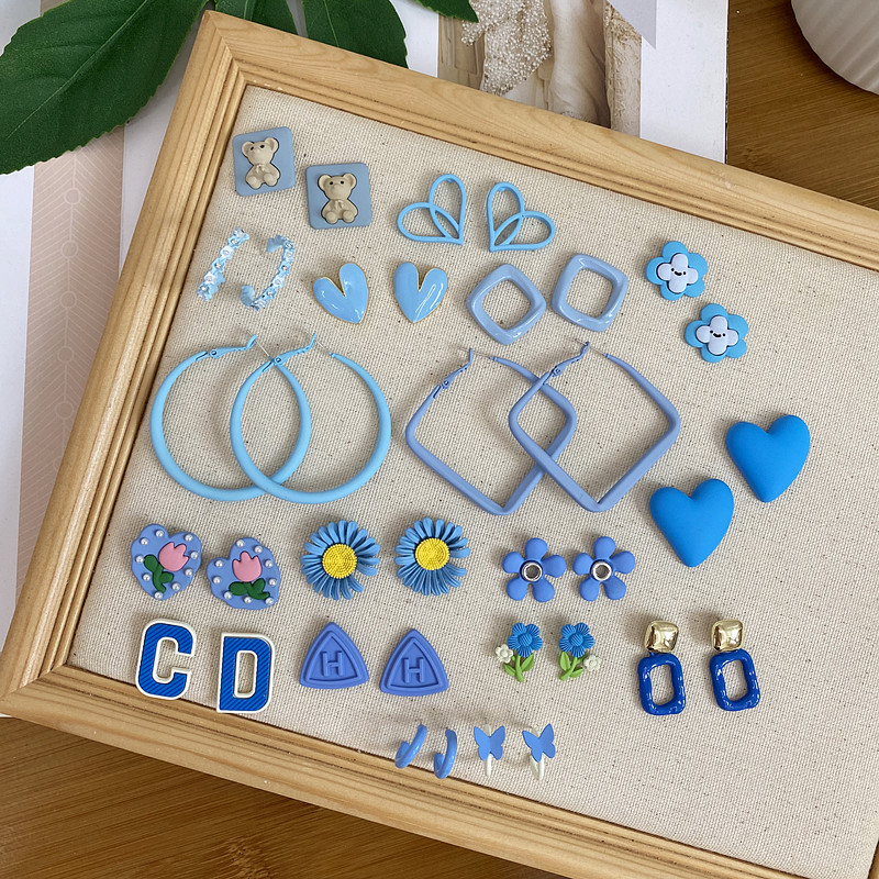 小众设计感浅蓝色爱心花朵耳环