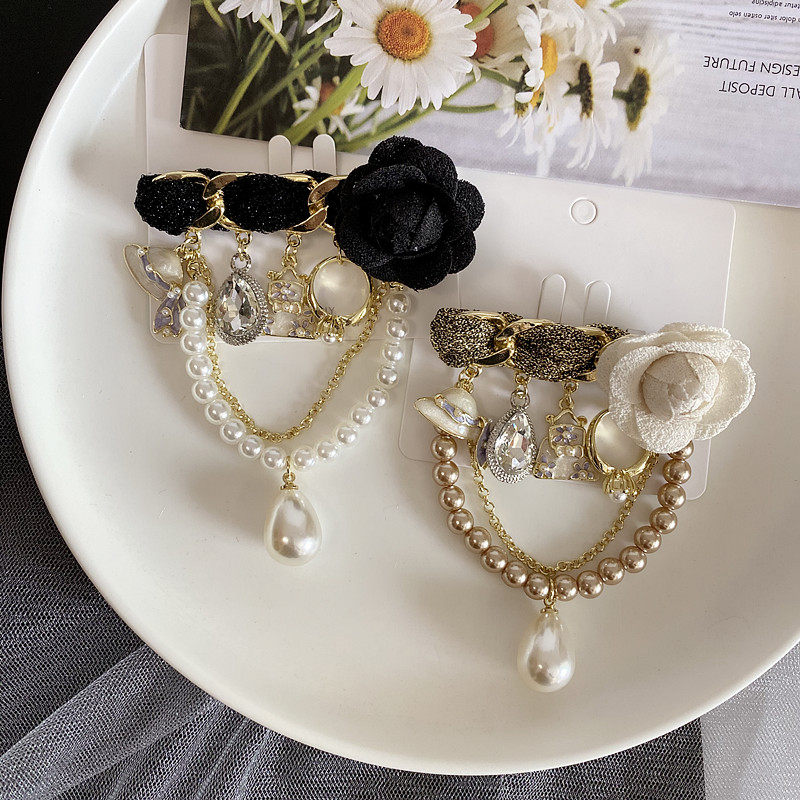 东大门同款小香时尚风山茶花胸花吊坠布艺珍珠胸针女毛衣别针配饰