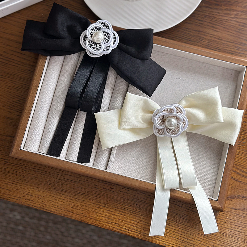 英伦学院风布艺珍珠山茶花胸针