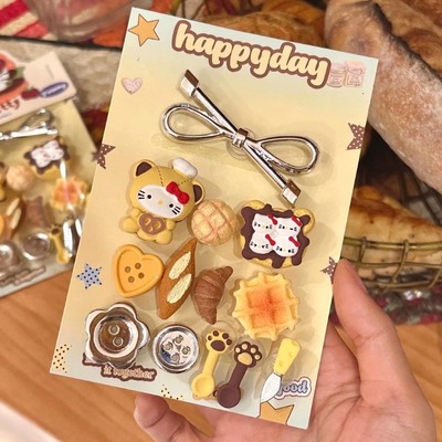 2025新款kt猫洞洞鞋配饰饰品女