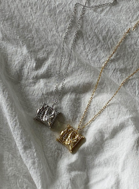 韩国东大门新款方形吊坠项链女简约百搭锁骨链小众设计感颈链配饰