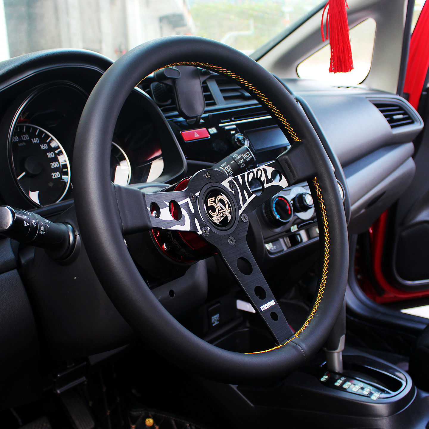 新款MOMO50周年汽车改装赛车真皮方向盘14寸磨砂皮通用快拆方向盘