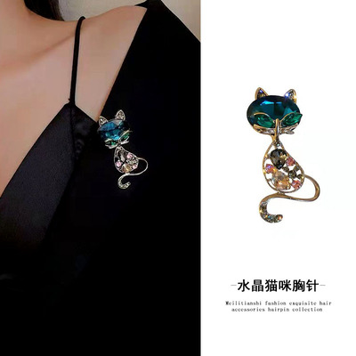 猫咪小胸针女计感小众水晶徽章防走光扣网红2025年新款潮胸花配饰
