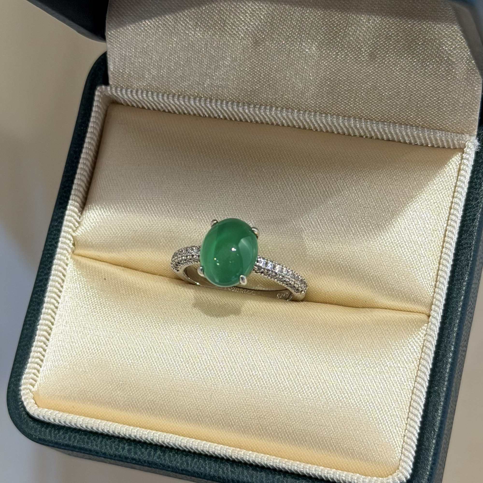 蕾迪「绿洲」天然绿玉髓蛋面戒指