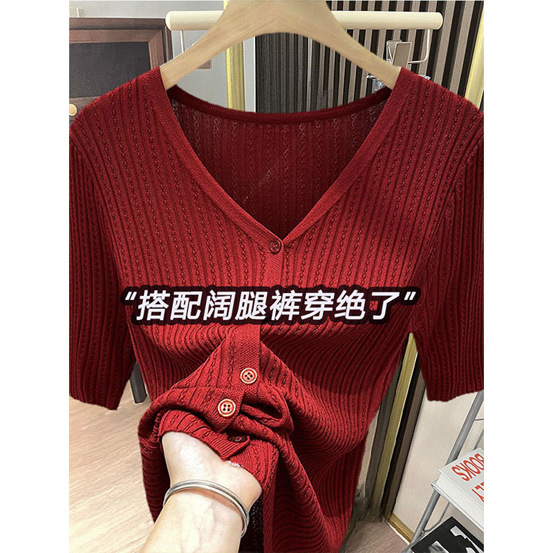 樱桃红穿搭冰丝V领短袖T恤女2025夏季新款麻花纹五分袖针织衫上衣