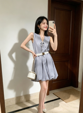 BERUN 甜辣妹竖条纹系带V领背心连衣裙女休闲宽松无袖花苞短裙子