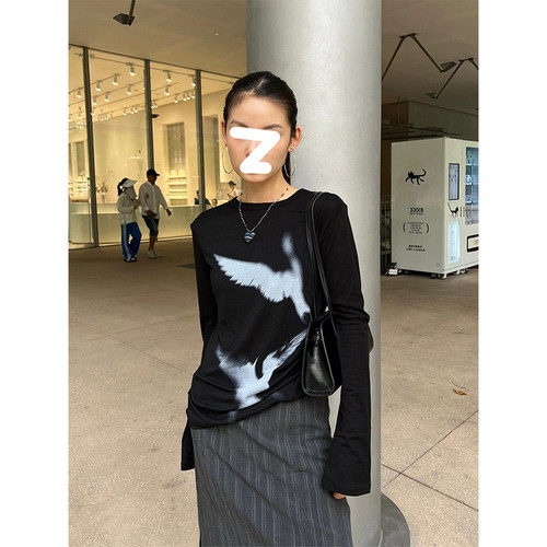 白鸽印花圆领薄针织长袖T恤女