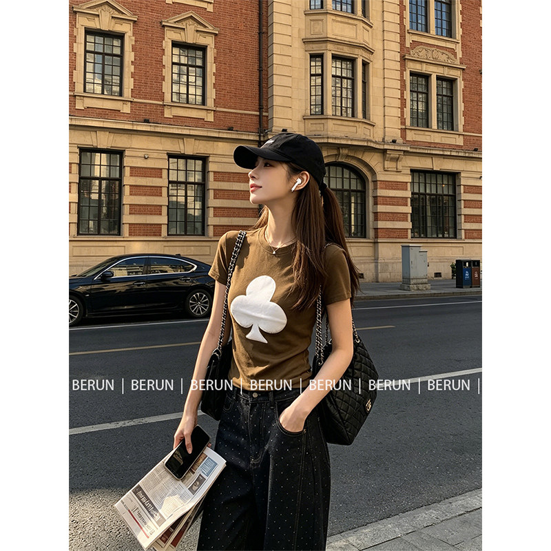 BERUN 韩系扑克梅花印花正肩短袖T恤女夏设计感小众修身显瘦上衣