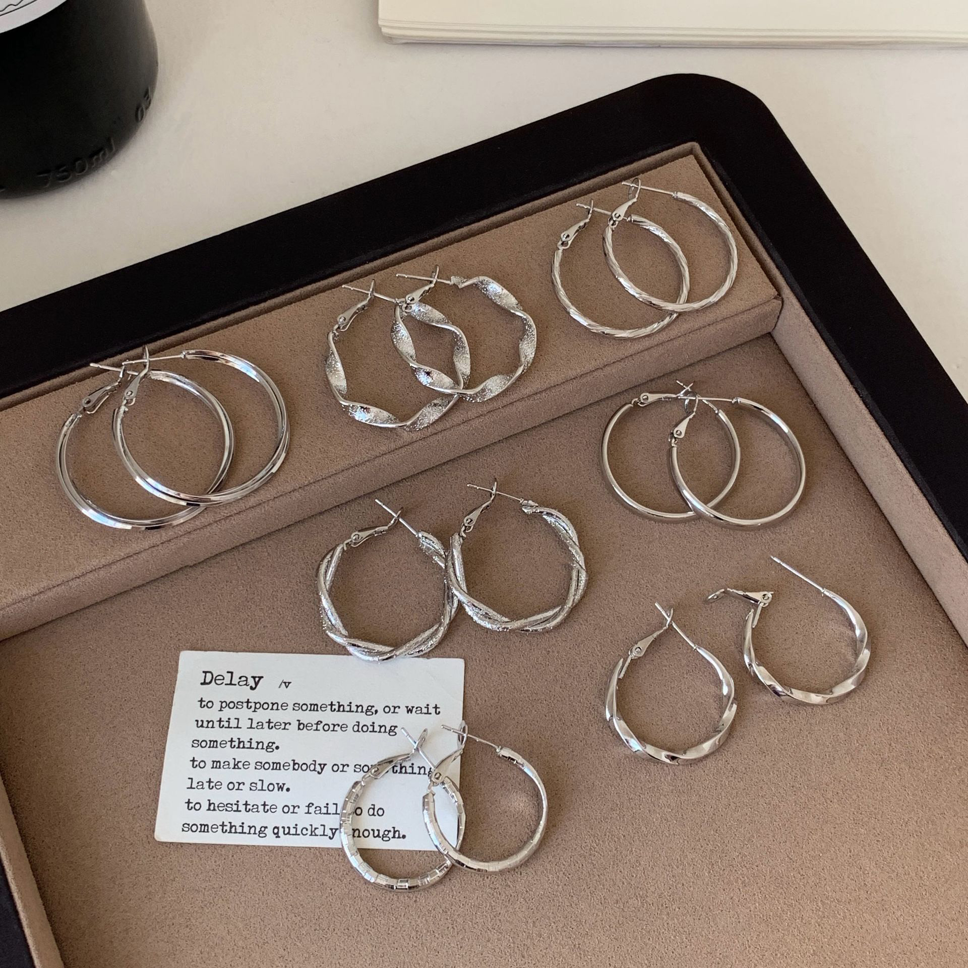 秋冬复古圈圈耳环2025新款爆款高级感气质轻奢方圆脸日常精致耳钉