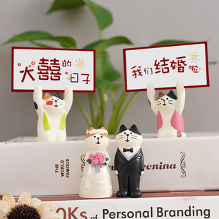 可爱结婚举手小摆件订婚宴摆台物件床头柜桌面喜庆婚房布置装饰品