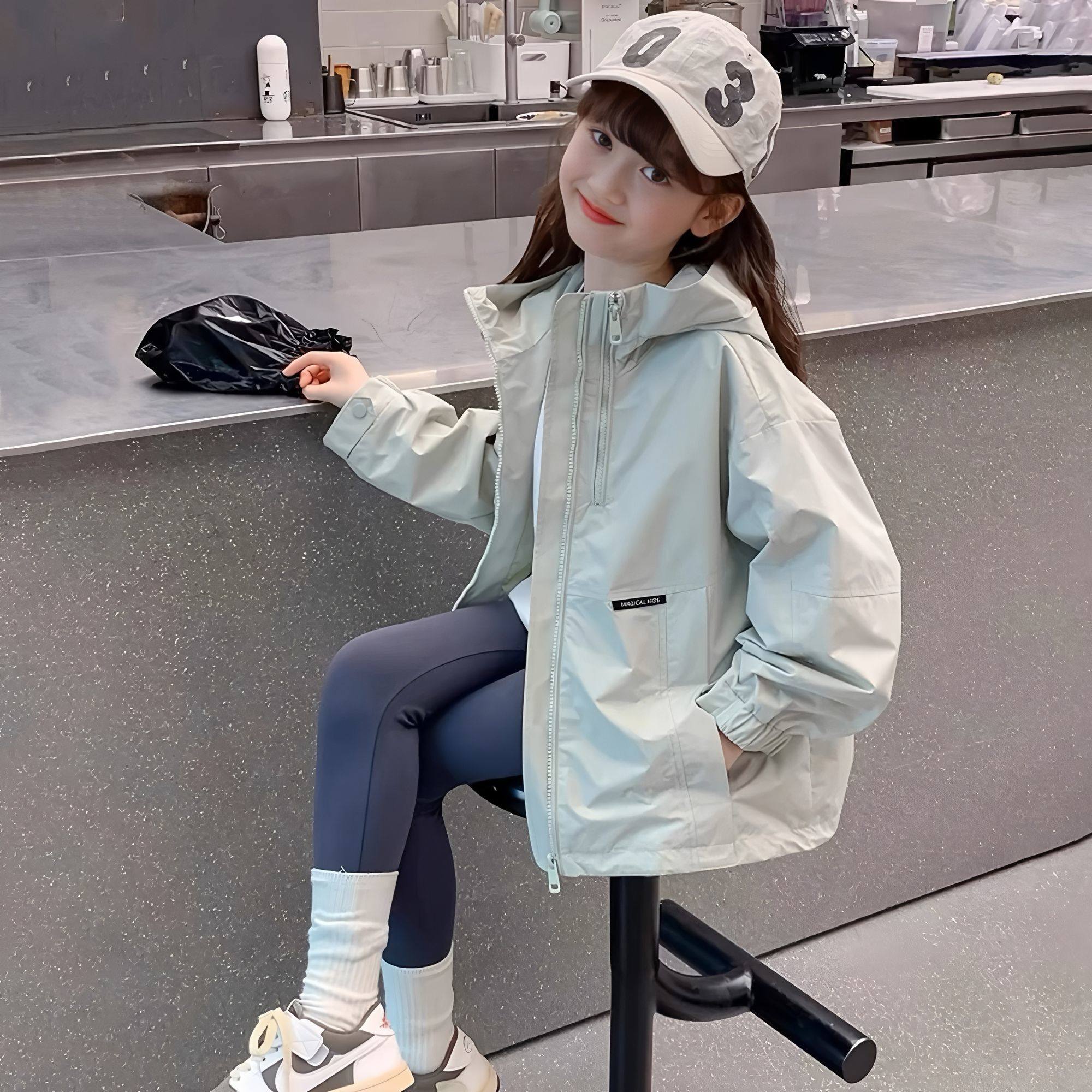 女童连帽冲锋衣春秋款