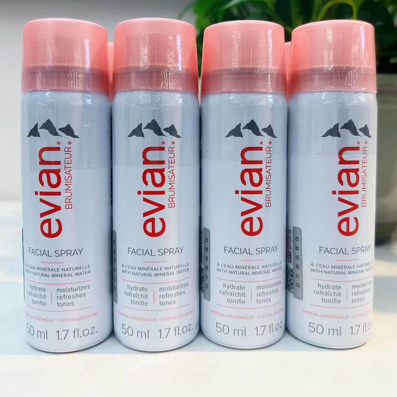 特价包邮依云矿泉水喷雾50ml小瓶便携装保湿爽肤水化妆水定妆喷雾