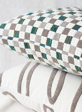 默色空间棋盘格双面图案精织抱枕高级感棉麻腰枕超细旦羽丝沙发枕