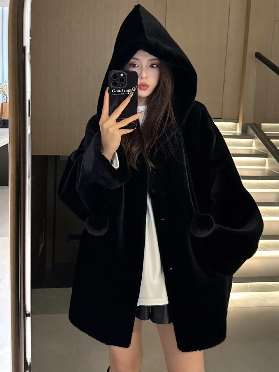 黑色女巫水貂毛绒外套