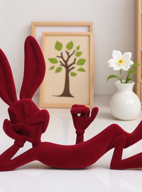 克莱因蓝兔八哥摆件创意植绒卡通兔子轻奢高档小众艺术家居装饰品