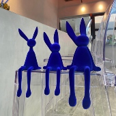 克莱因蓝色植绒坐姿兔子摆件高级感小众客厅电视柜网红道具装 饰品