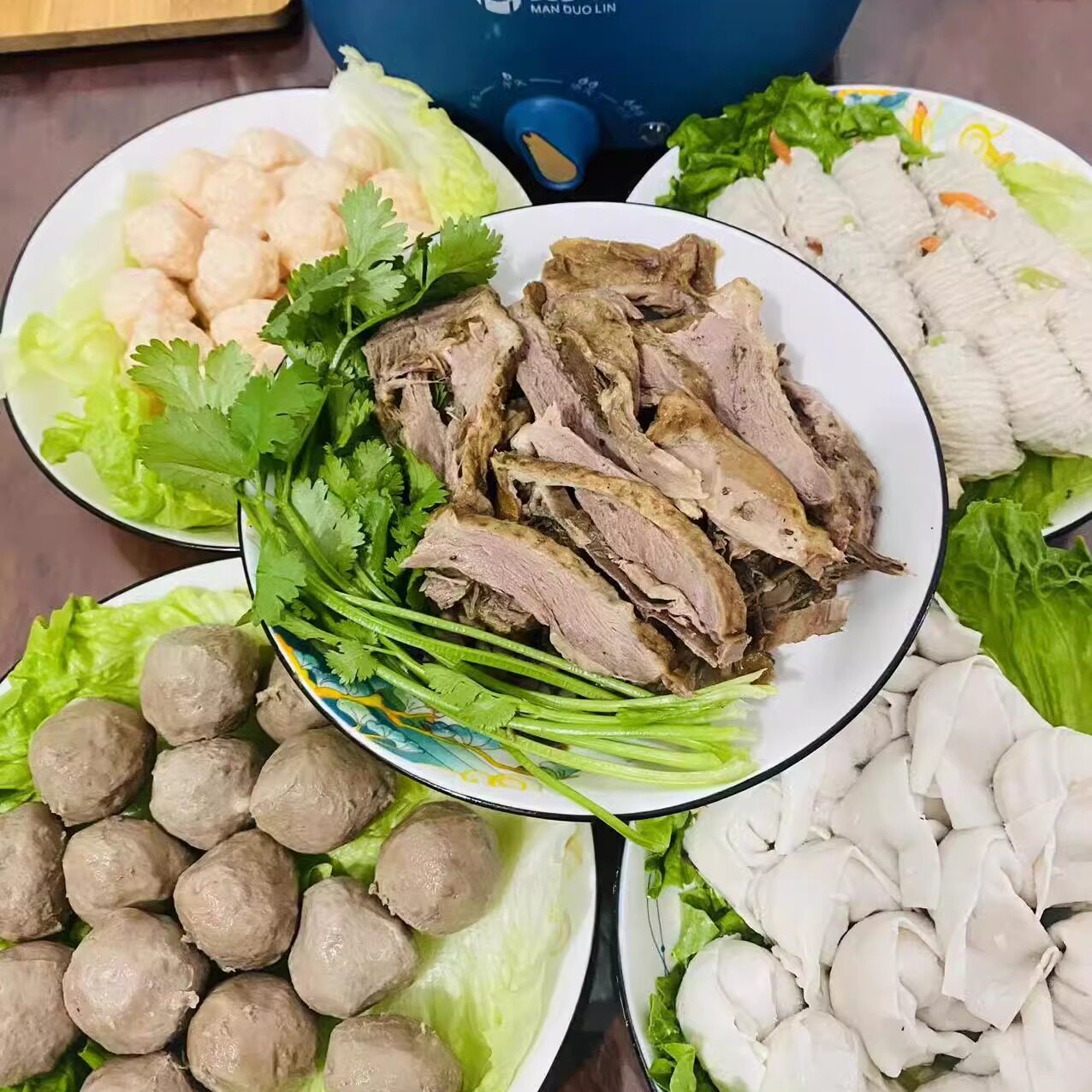 阿部三人份火锅套餐半斤牛肉丸半斤鱼册鱼饺半斤虾丸1盒鹅肉