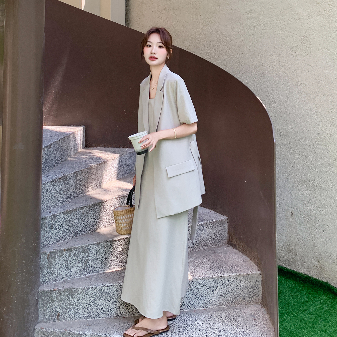 巨好看长款连衣裙套装女夏季2025新款西装外套开衫吊带裙子两件套