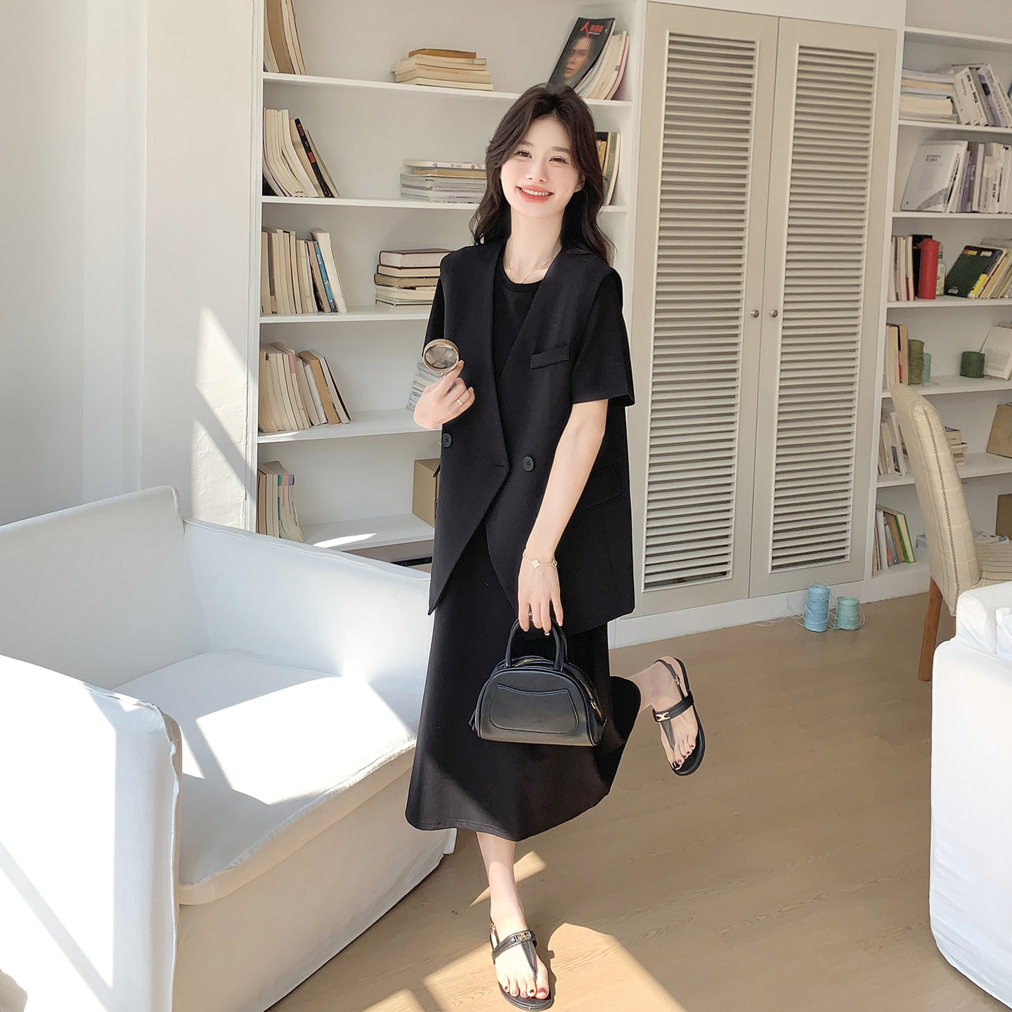 黑色休闲西装马甲连衣裙女2025年夏季新款法式高级感T恤裙两件套