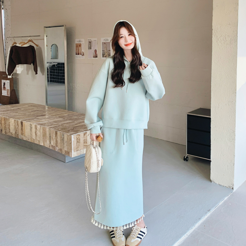 浅蓝色运动时尚连帽卫衣套装裙女2025春季新款高级感半身裙两件套