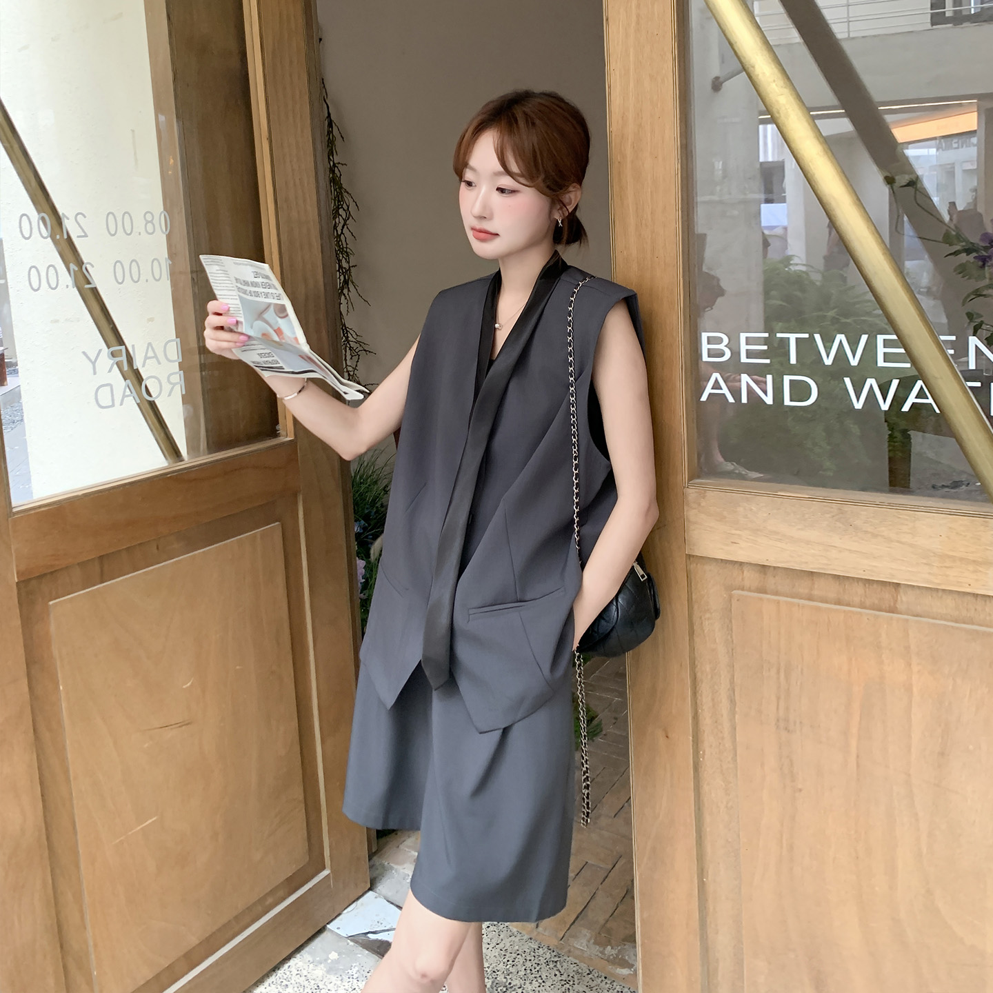 灰色高级感气质马甲套装女2025夏