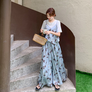 撞色假两件碎花T恤套装女2025年夏装新款设计感休闲阔腿裤两件套
