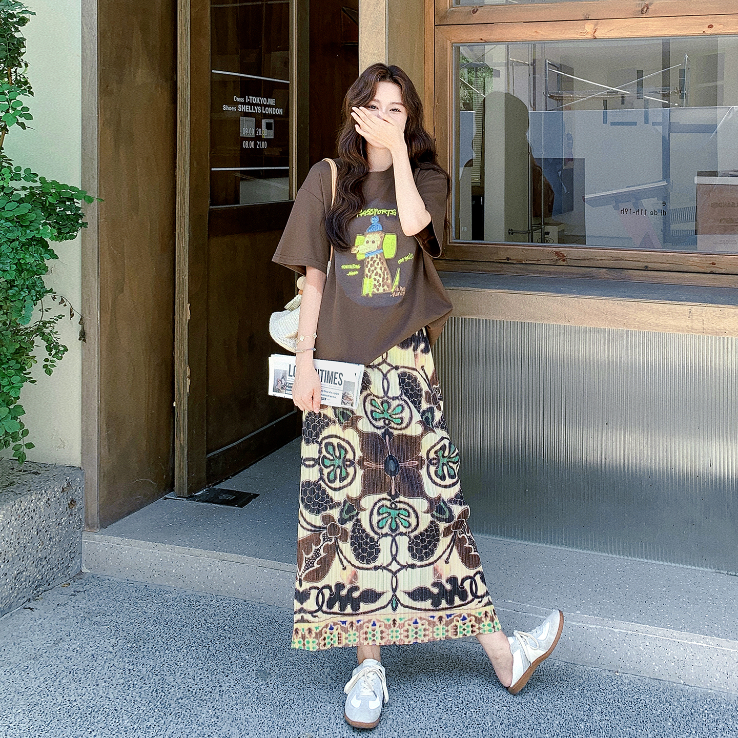 咖色复古印花套装裙女2025夏季新款时尚气质显瘦T恤半身裙两件套