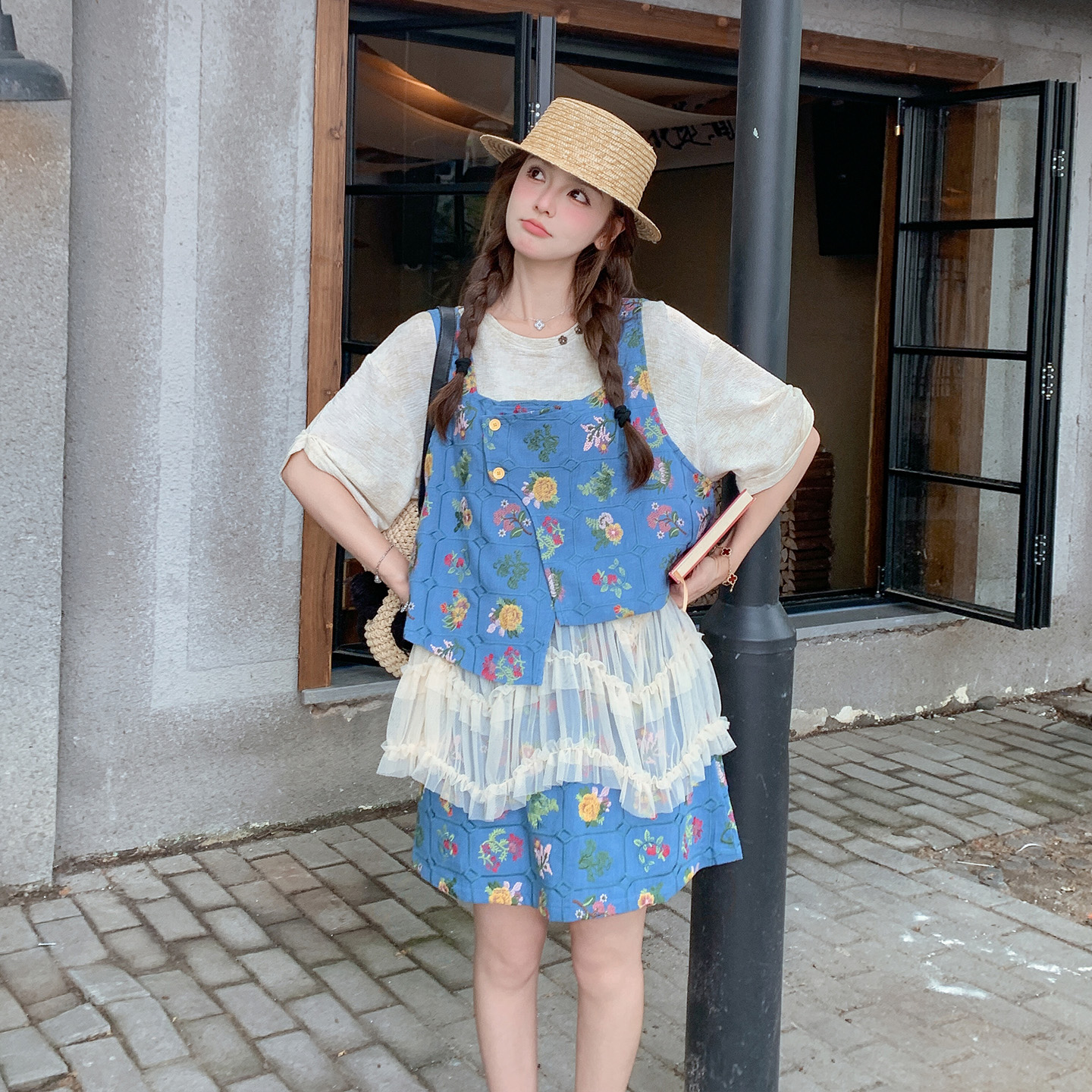 蓝色刺绣碎花马甲套装裙女2025夏季新款小个子减龄T恤短裙三件套