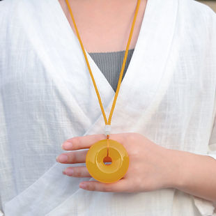 纯天然正品红玛瑙平安扣吊坠四季款女士长款玉石毛衣链项链吊坠