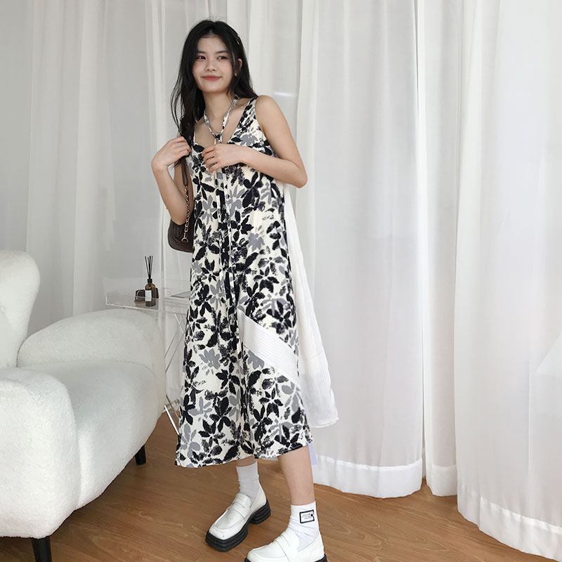 黑白油墨画花朵吊带裙2022夏季新款复古小众拼接褶皱碎花长连衣裙
