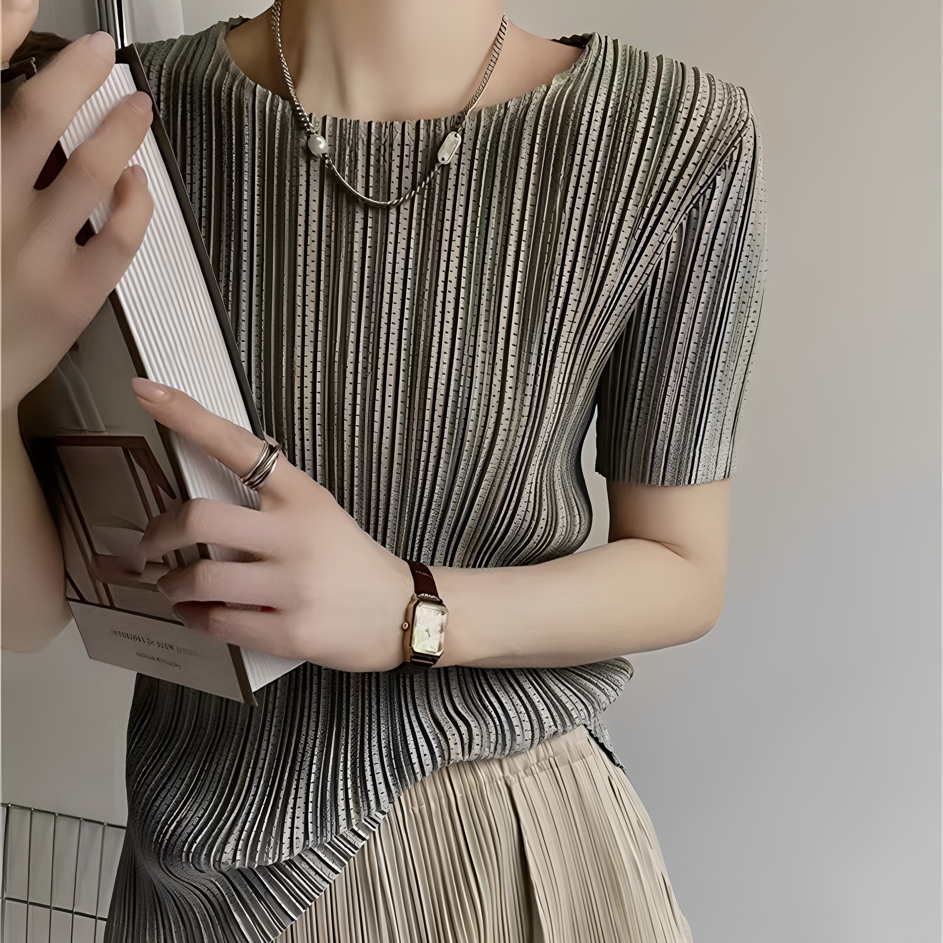 三宅风褶皱 看看のPLEATS 夏季新款薄款弹力百搭修身镂空T恤上衣