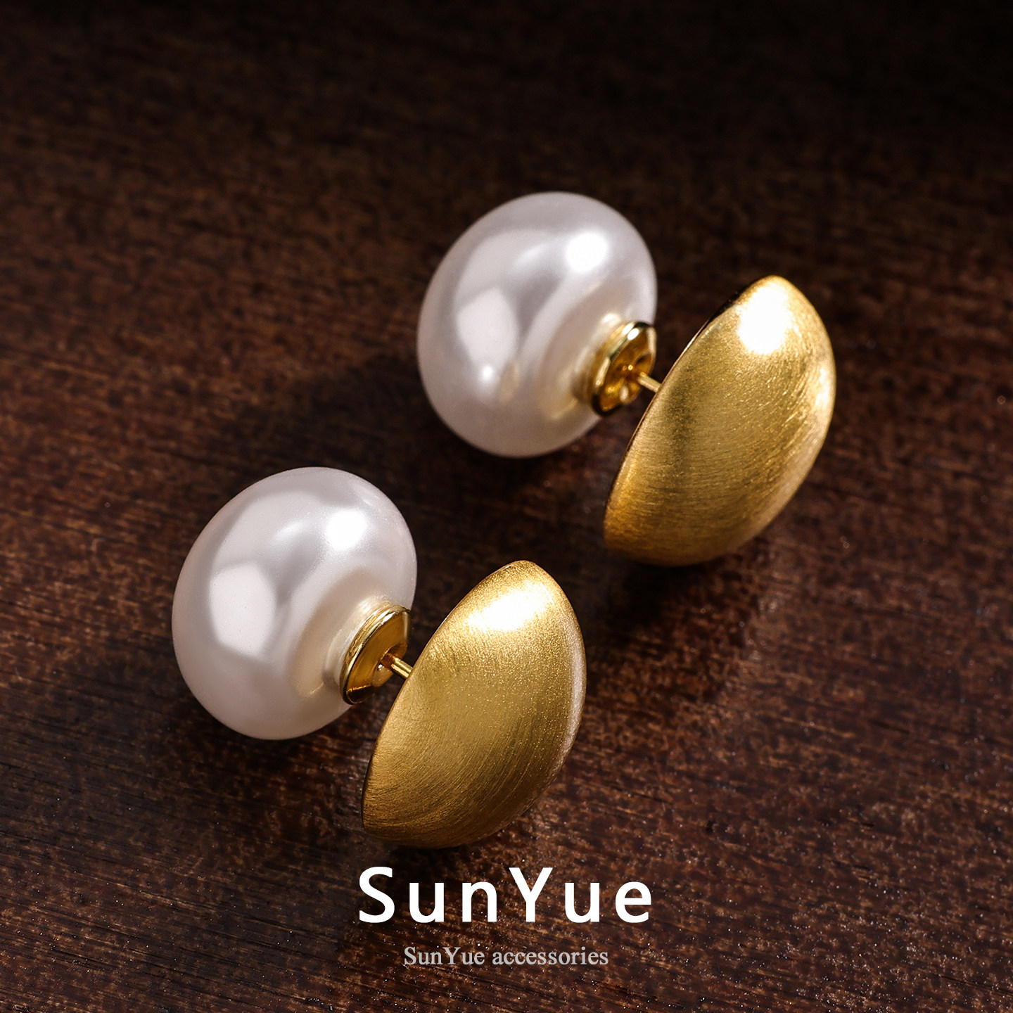 SUNYUE【叁玥】  2026简约百搭哑金蘑菇设计珍珠双面银针耳环女