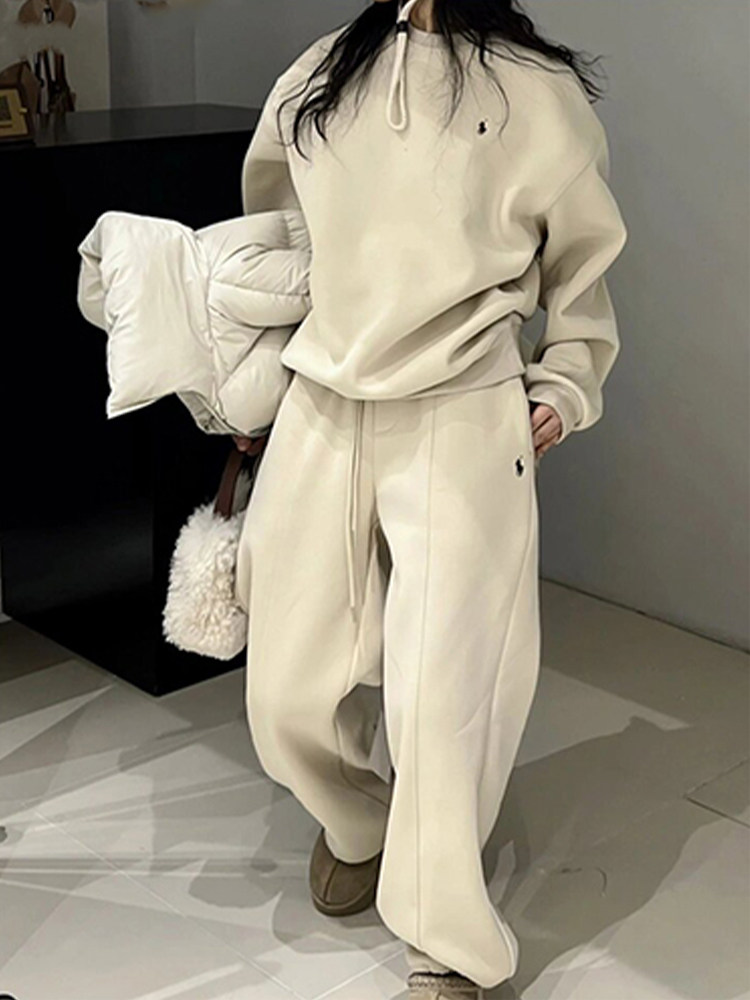 한국 동대문 여성 캐주얼 스포츠 정장 2024 가을 겨울 새로운 라운드 넥 스웨트 셔츠와 스웨트 팬츠 작은 투피스 세트