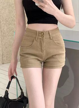 美式辣妹大码胖mm卡其色牛仔短裤女2026夏季新款不漏屁屁包臀热裤